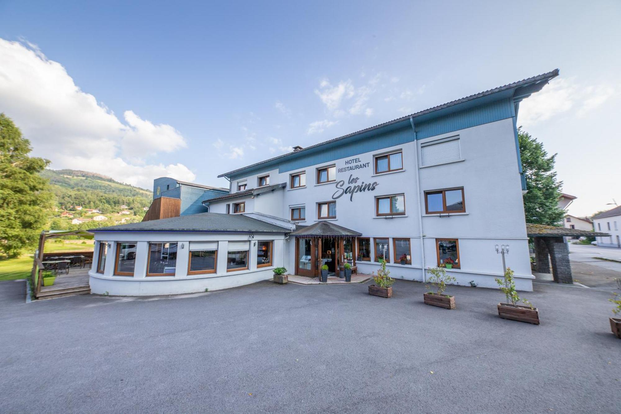 Logis Hotel Les Sapins Le Ménil Exterior foto