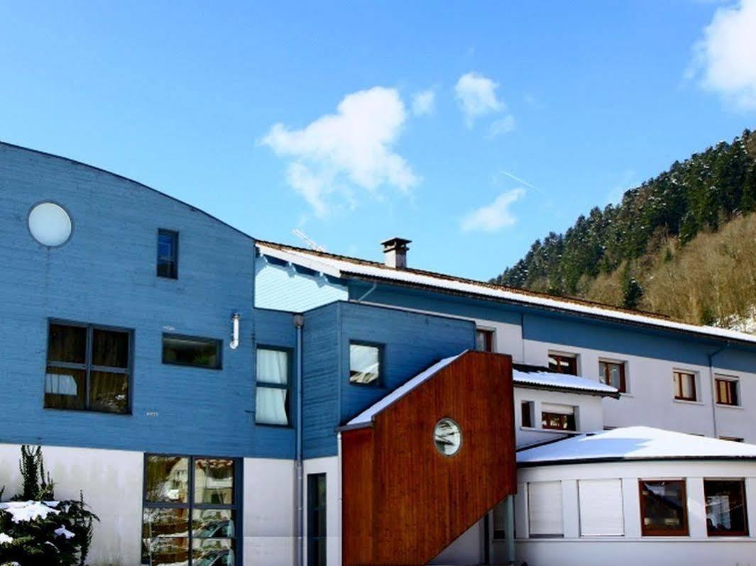 Logis Hotel Les Sapins Le Ménil Exterior foto